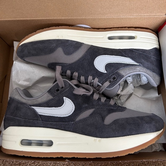 Air Max One (Soft Grey Crepe) - Picture 1 of 2